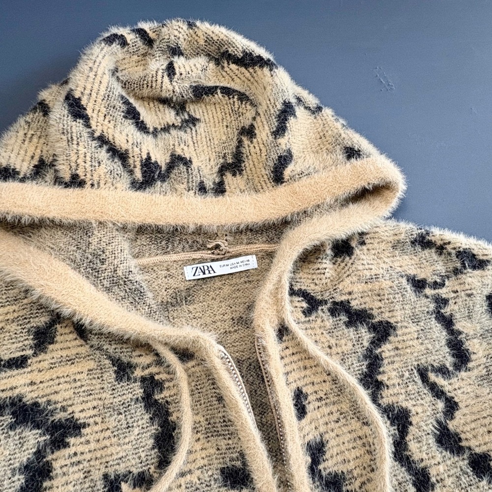 Zara Women's Fuzzy Zip-Up Hoodie Jacket | Size Medium | Black & Cream Abstract‎